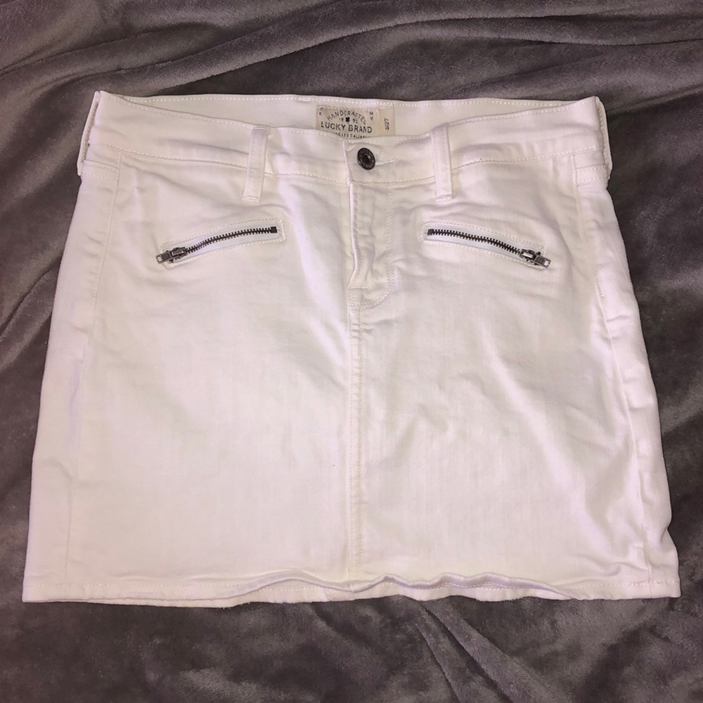 lucky brand mini skirt!🤍